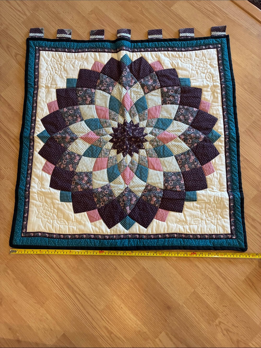 Quilted wall hanging - Picture 2 of 7